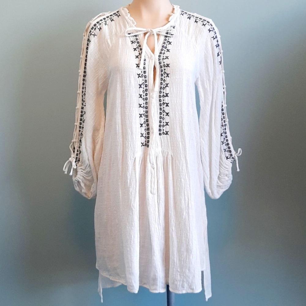 Bohemian style cut out shoulders embroidery dress